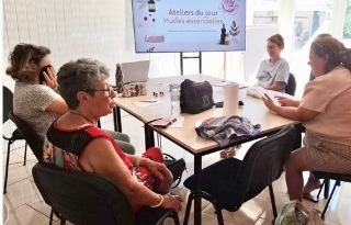 Atelier en petit groupe dans la Salle Filaos